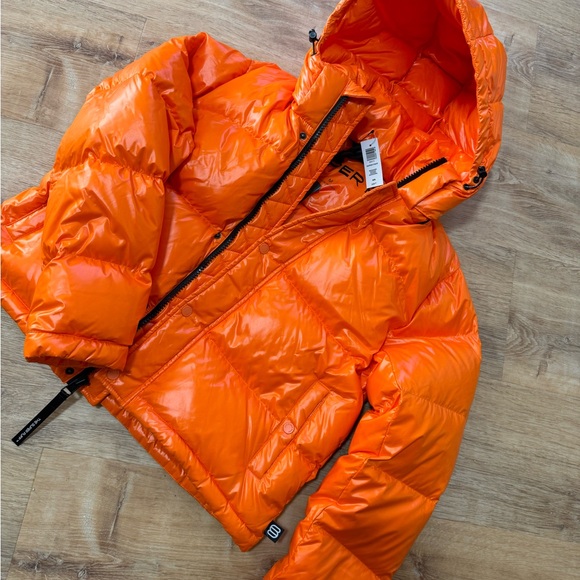 Aritzia Super Puff - Picture 2 of 4